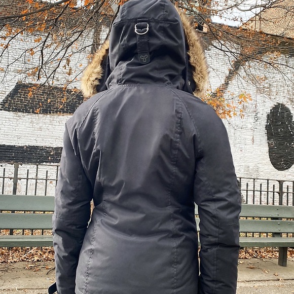 XS Black Vail Parka from Aritzia - Picture 2 of 2